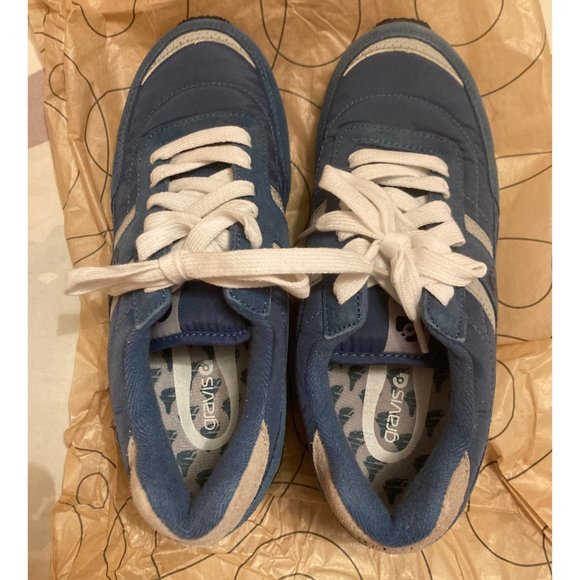 Never worn Gravis Makani sneakers - Picture 3 of 5